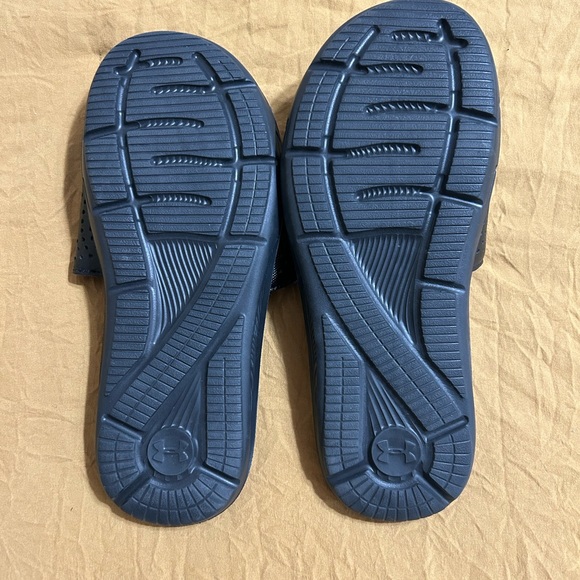 NWT men’s under armour slides - Picture 3 of 3